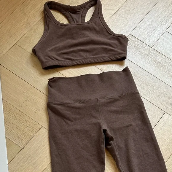 Vuori brown workout set - Picture 4 of 9
